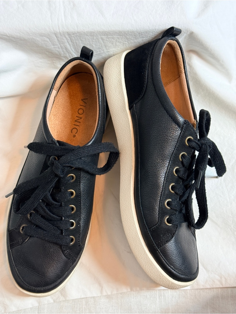 Vionic Winny Black Leather Orthotic Comfort Sneakers Size 8 EUC
